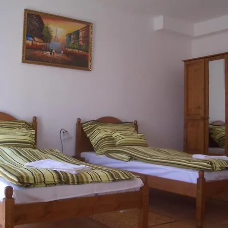 Retro Panzio Bed & Breakfast Pecs