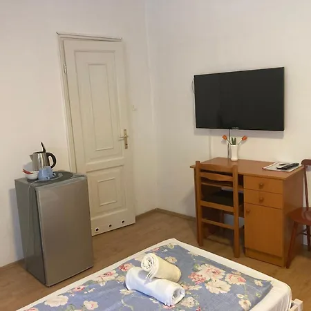 Retro Panzio Bed & Breakfast