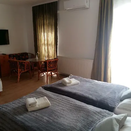 Retro Panzio فندق مبيت وإفطار 4*